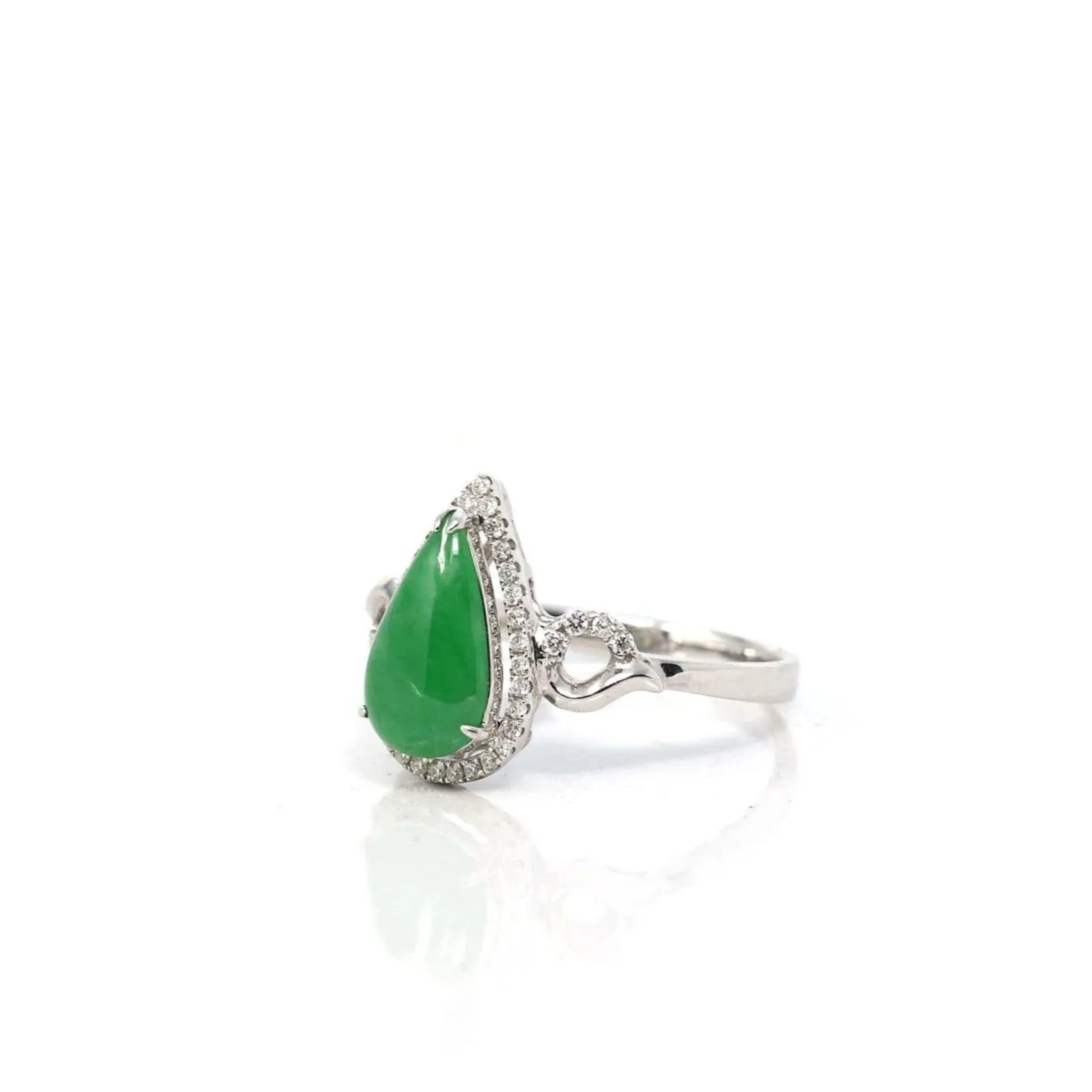18k White Gold Natural Imperial Green Pear Shape Jadeite Jade Engagement Ring With Diamonds