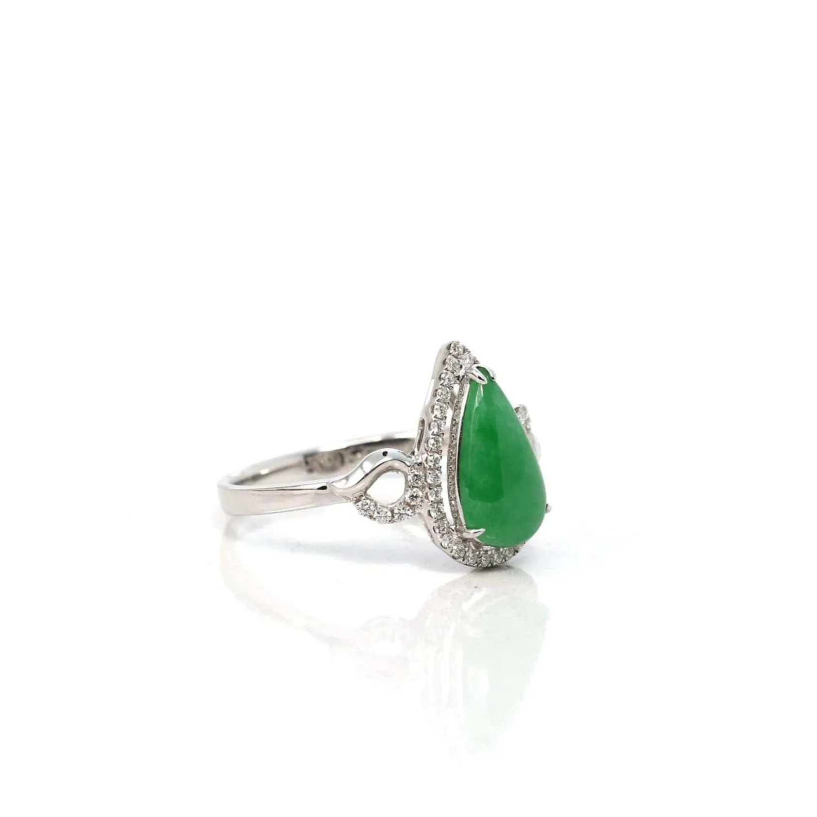 18k White Gold Natural Imperial Green Pear Shape Jadeite Jade Engagement Ring With Diamonds