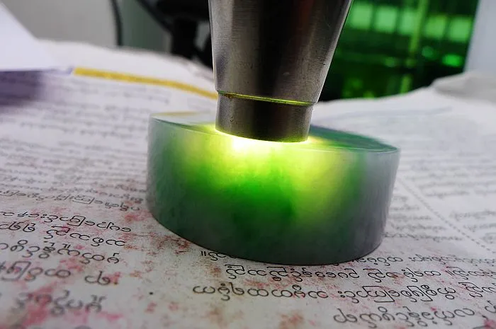Natural Jade Rough Jadeite Raw (127g,5.21x1.85cm)