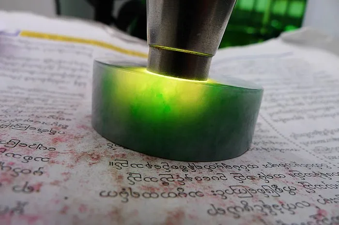 Natural Jade Rough Jadeite Raw (127g,5.21x1.85cm)