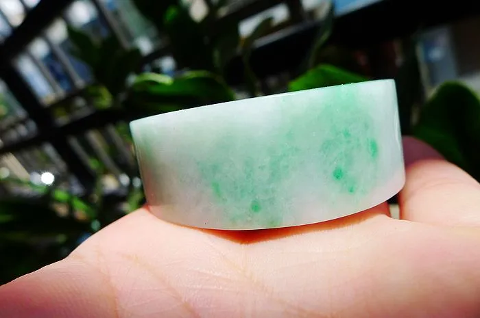 Natural Jade Rough Jadeite Raw (127g,5.21x1.85cm)