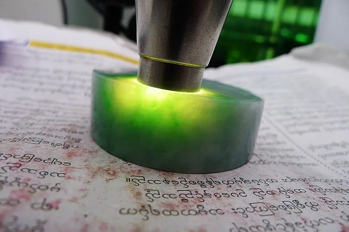 Natural Jade Rough Jadeite Raw (127g,5.21x1.85cm)