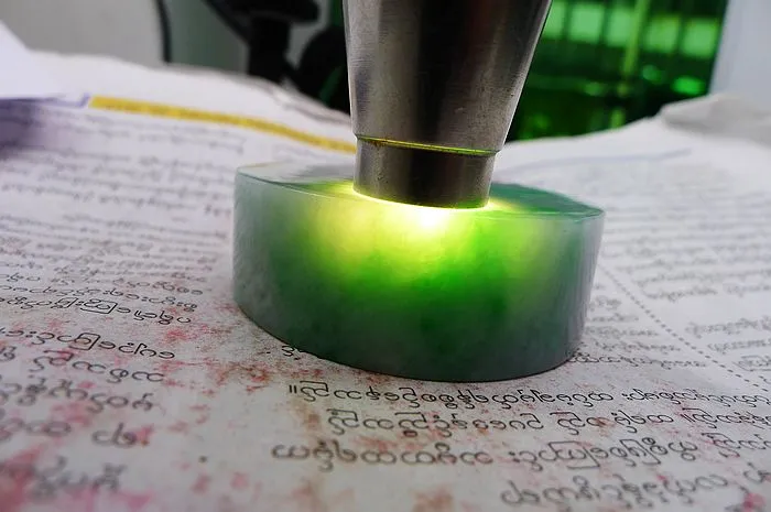 Natural Jade Rough Jadeite Raw (127g,5.21x1.85cm)