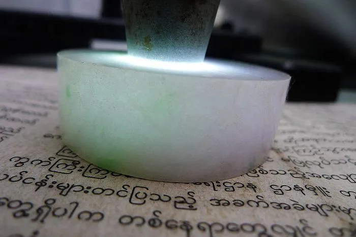 Natural Jade Rough Jadeite Raw (127g,5.2X1.7cm)