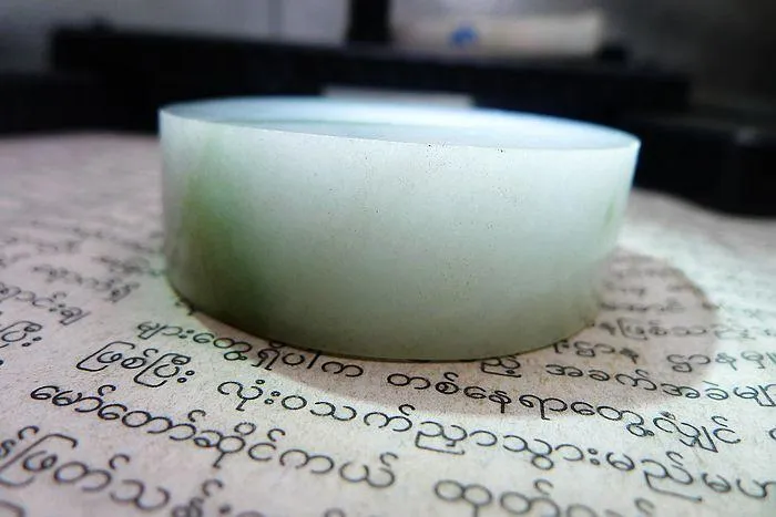 Natural Jade Rough Jadeite Raw (127g,5.2X1.7cm)