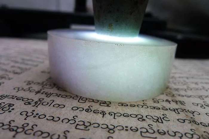 Natural Jade Rough Jadeite Raw (127g,5.2X1.7cm)