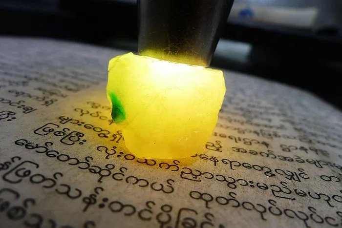 Natural Jade Rough Jadeite Raw (22g,3.9X2.2X1.4cm)