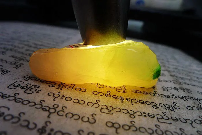 Natural Jade Rough Jadeite Raw (22g,3.9X2.2X1.4cm)
