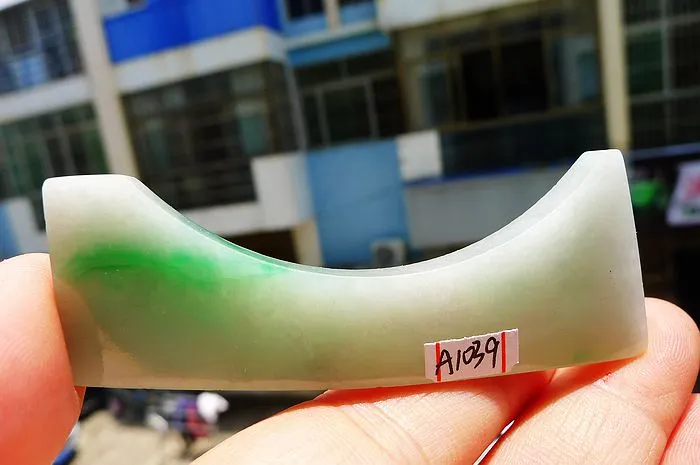 Natural Jade Rough Jadeite Raw (25g,7.1X2.7X0.63cm)