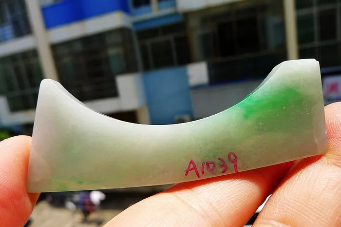 Natural Jade Rough Jadeite Raw (25g,7.1X2.7X0.63cm)