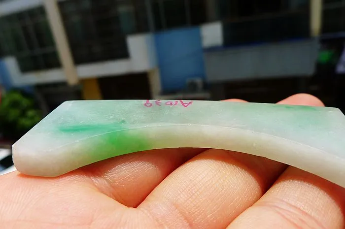 Natural Jade Rough Jadeite Raw (25g,7.1X2.7X0.63cm)