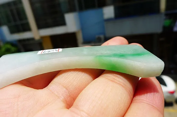 Natural Jade Rough Jadeite Raw (25g,7.1X2.7X0.63cm)
