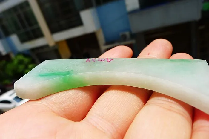 Natural Jade Rough Jadeite Raw (25g,7.1X2.7X0.63cm)