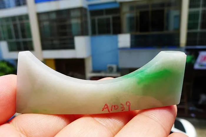 Natural Jade Rough Jadeite Raw (25g,7.1X2.7X0.63cm)