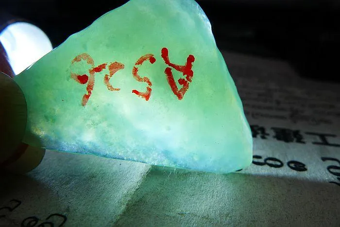 Natural Jade Rough Jadeite Raw (7.6g,3.5X2.2X0.8cm)