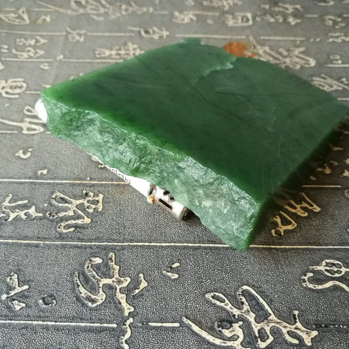 Natural Kunlun Jade Rough Nephrite Raw (348g, 8X8X1.7cm)