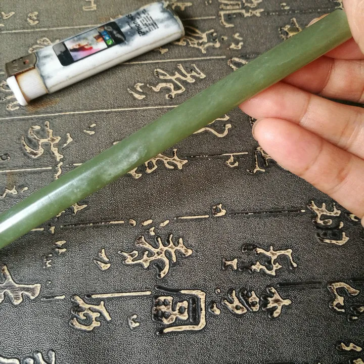 Natural Kunlun Jade Rough Nephrite Raw (39g, 17.5X1cm)