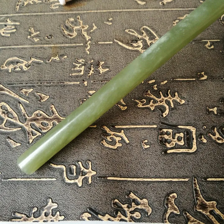 Natural Kunlun Jade Rough Nephrite Raw (39g, 17.5X1cm)