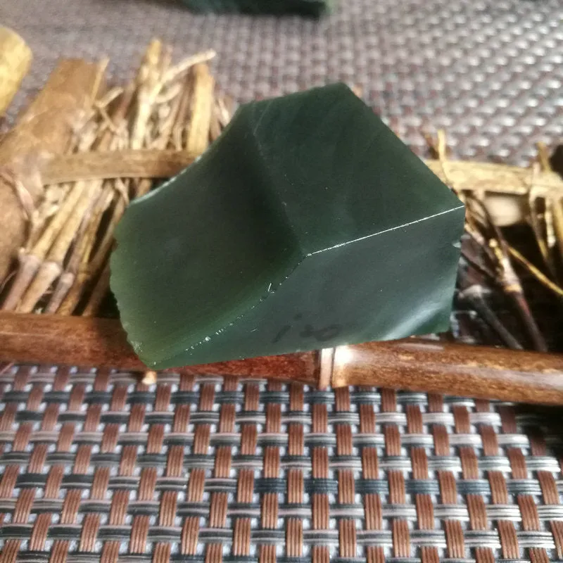 Natural Kunlun Jade Rough Nephrite Raw (92g,5X4X2.6cm)