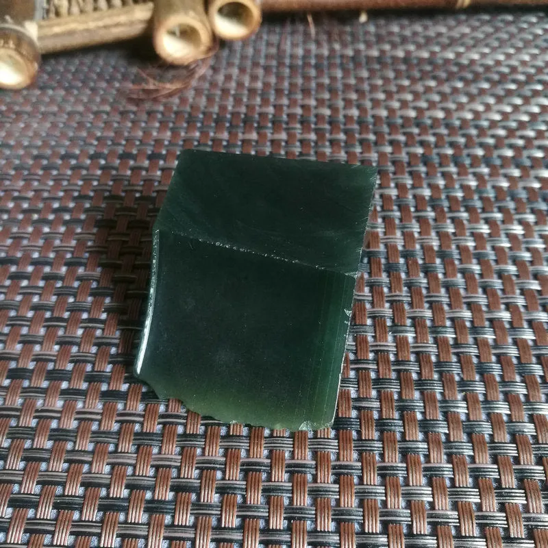 Natural Kunlun Jade Rough Nephrite Raw (92g,5X4X2.6cm)